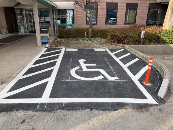 市役所南口おもいやり駐車場